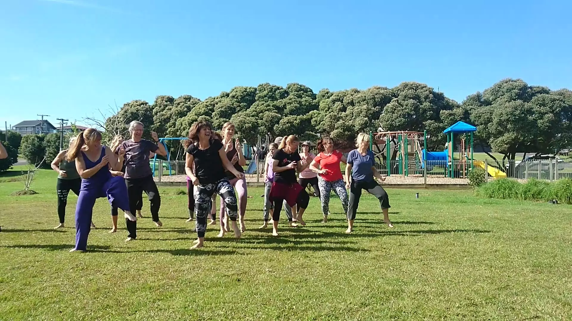 NZ Dance Class Out in the Sun!